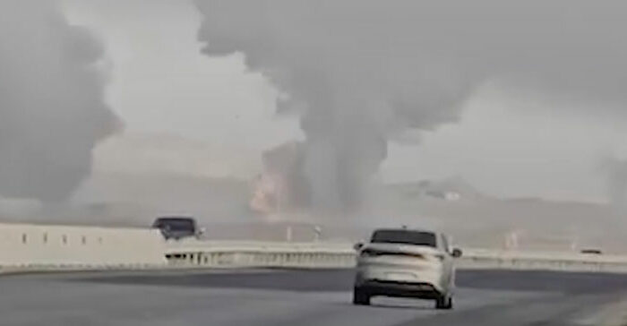 میان دو آتش؛ سفر به ایران در سایه‌ی جنگ