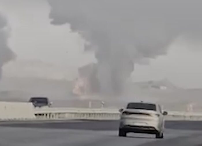 مردم ایران: رها شده و بی‌دفاع زیر بمباران‌ها